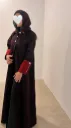 عباية شتوية مبطّنة بياقة وأكمام مطرزة بالصوف يدويًا