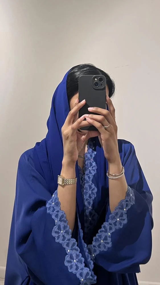 S02 – عباية كريب حرير دانتيل وسوارفسكي (48, S)