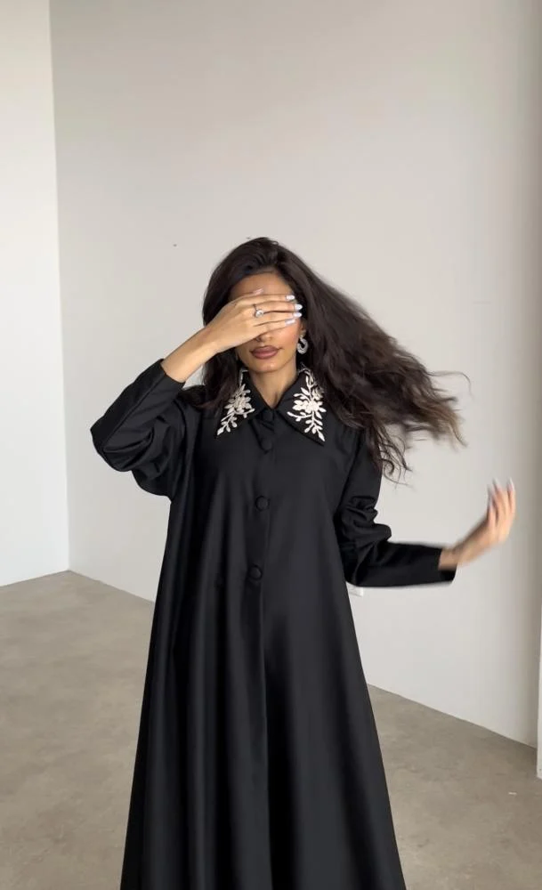 Black Summer Linen Abaya with a Wool-Embroidered Collar