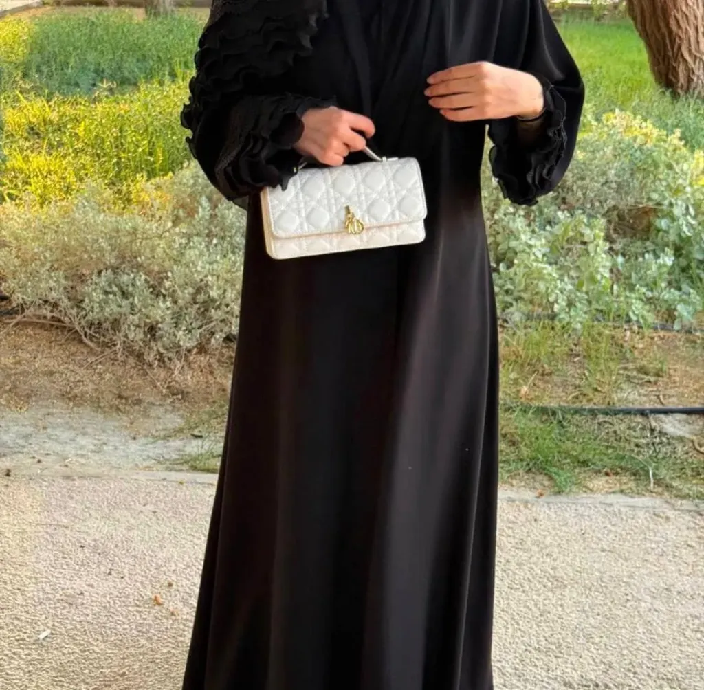 عباية نورا