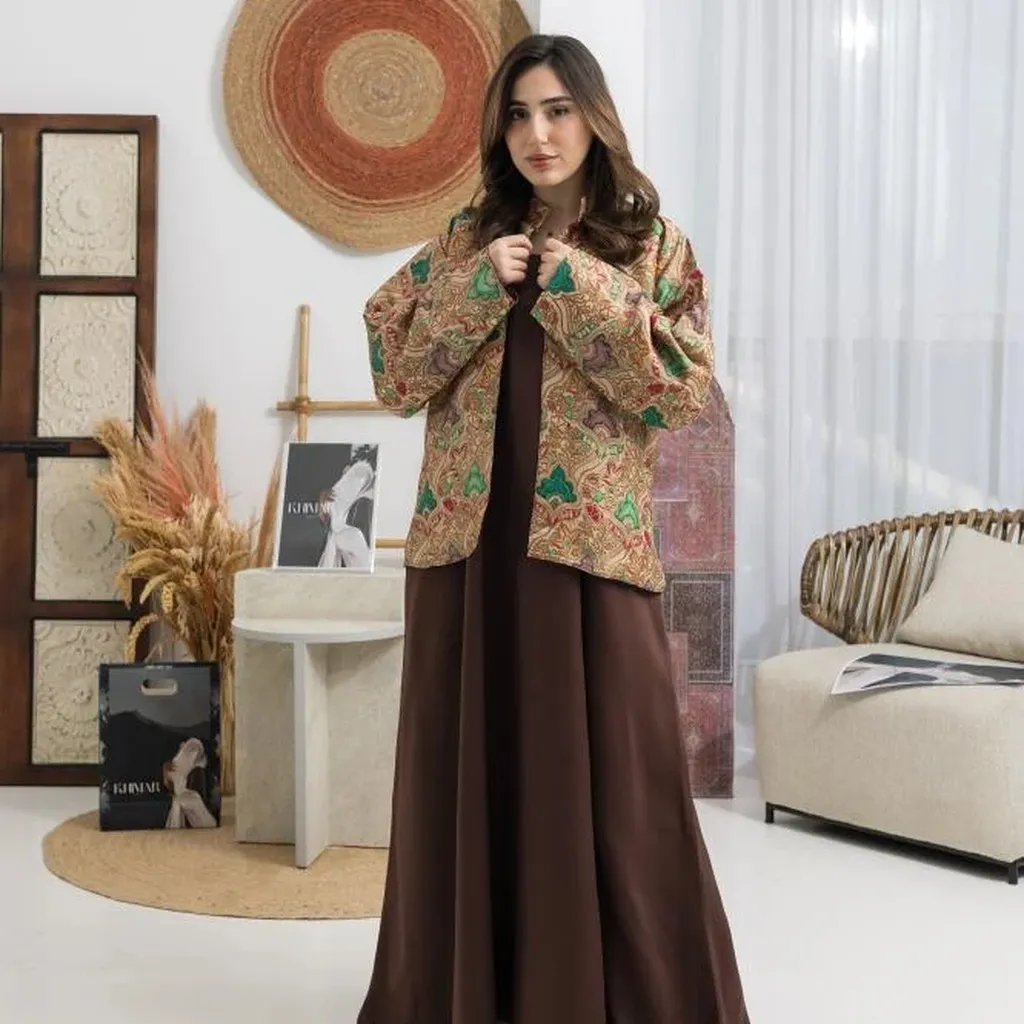  العباءة التقليدية والجاكيت العصري بنقوشه الفنية (52)