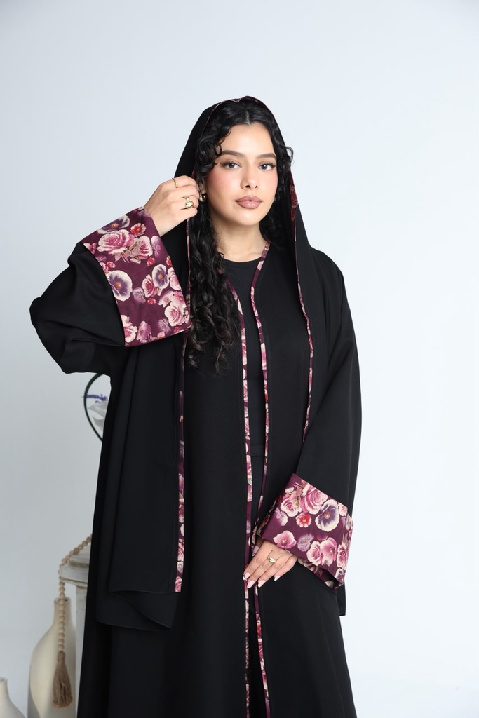 عباية سوداء أنيقة