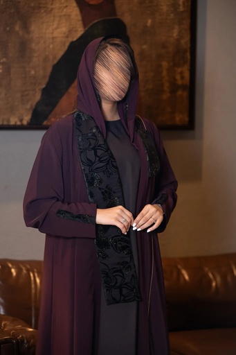 نُسك — عباية مخمل مُشجّر