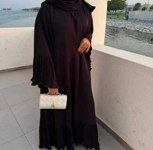 عباية لينا