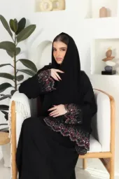 عباية سوداء نسائية من قماش الكريب