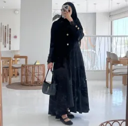 عباية رانيا