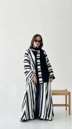 Black and White Reversible Abaya