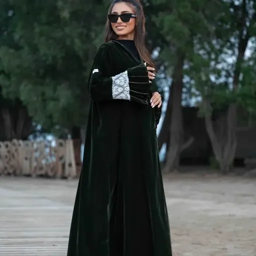 قماش مخملي زيتي ناعم يمنح إطلالة راقية