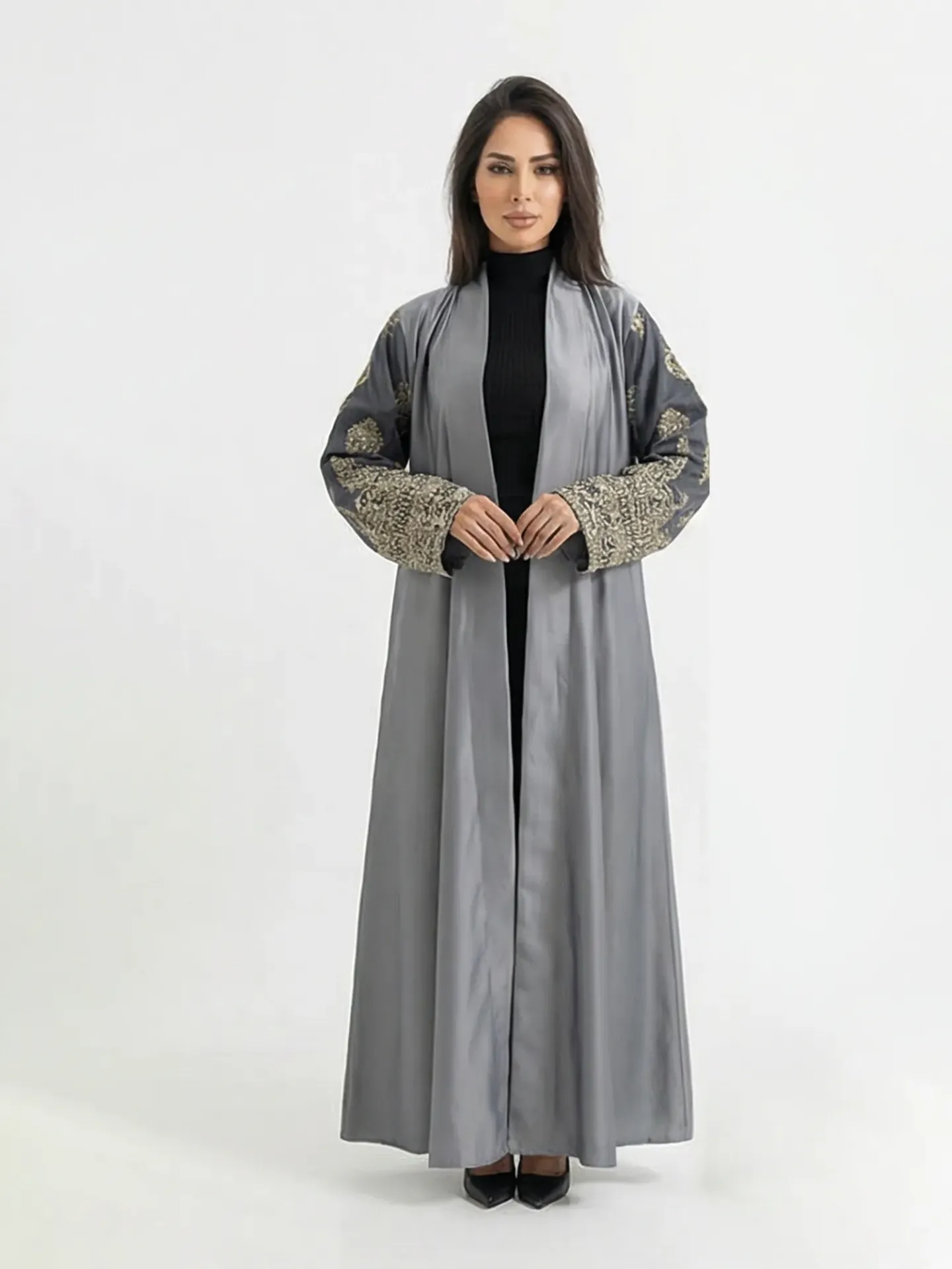 عباية فاخرة بلون رمادي راقٍ 